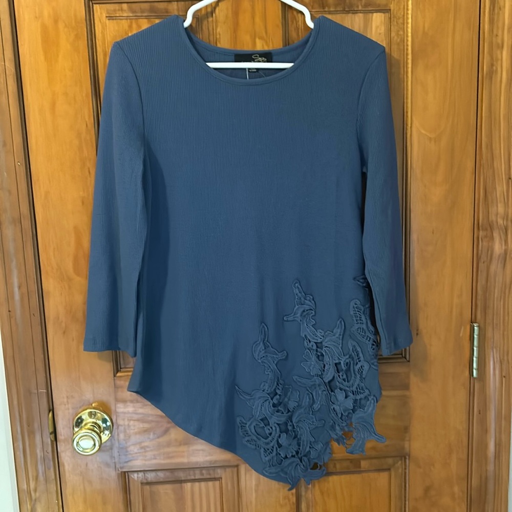 Suzanne Betro Crochet Floral Asymmetric Top